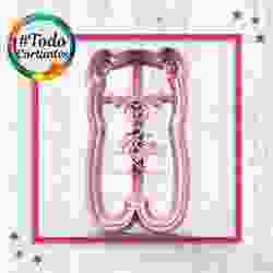 Cutter teddy bear with flowers