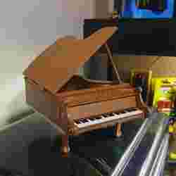 Eskimo Grand Piano Box