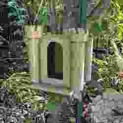 Castle nuts, Squirrel feeder