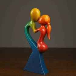 Abstract Couple Embrace Sculpture STL – Romantic Love Figurine for 3D Printing
