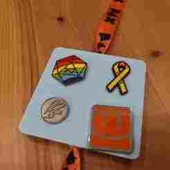 Flair card/pinback for lanyards: Get more space for your pins!
