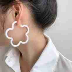 Minimalistic 3D flower earrings 🌸