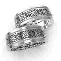 Wedding rings in Ukrainian style Vyshyvanka