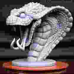 Stilize Yılan Büstü