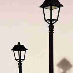 Classic street lamp / Farola clásica de alumbramiento público
