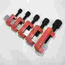 C-kelepçe veya C-mengene