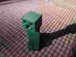 Hareketli kafalı Minecraft Creeper Remix