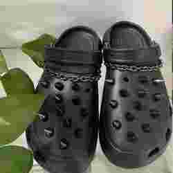 Çivili crocs takılar!