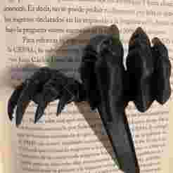 Claw blade separator