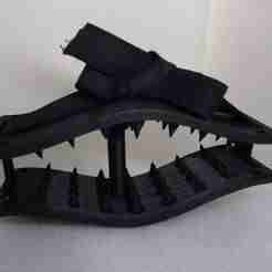 Spiked elastic strap crusher