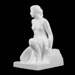 Kneeling Lady in Lausanne, Switzerland
