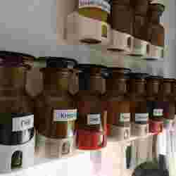 wall mount for 100 ml spice bottle / wide neck reagent bottle