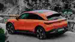 Coche con cargador electrico