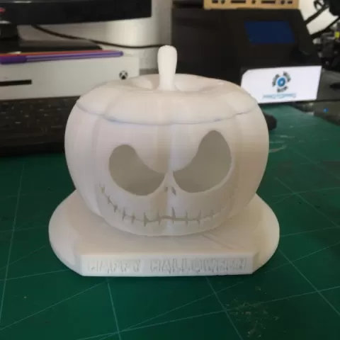 Halloween pumpkin by wolfie