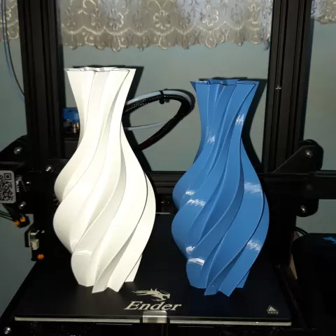 Sharp vase - Vuki Production
