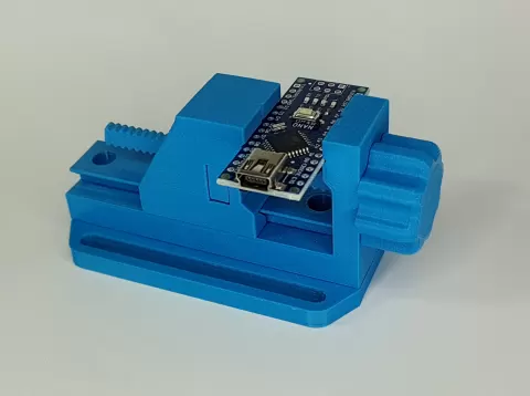 Miniature Vice 2.0 => 100% printed, no metal parts required