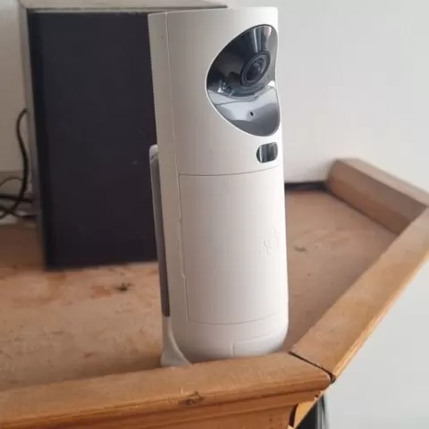 Screw-on camera bracket - Vertical installation for Verisure motion detectors