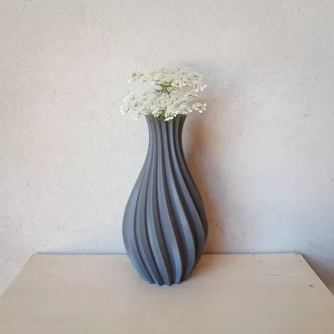 Stylish vase - Vuki Production