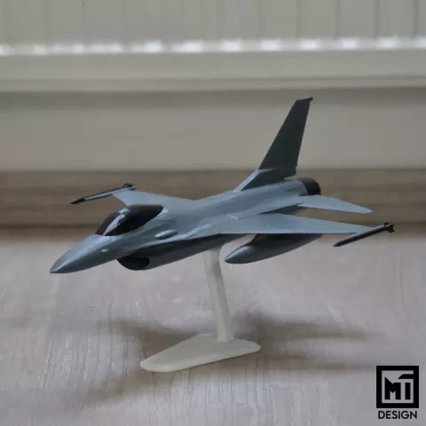 F-16 Fighting Falcon - 1:43 Scale Model