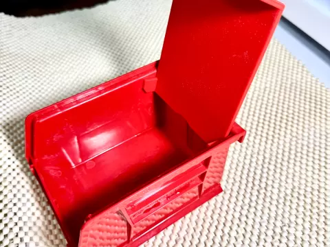 Quantum 4 x 6 hinged bin cover
