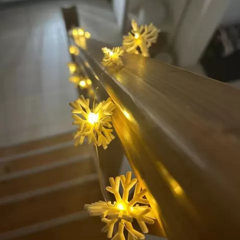 Snowflake string light attachment