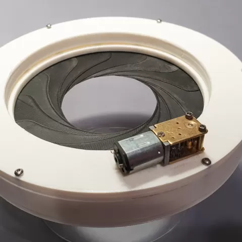 Iris diaphragm by Oleg
