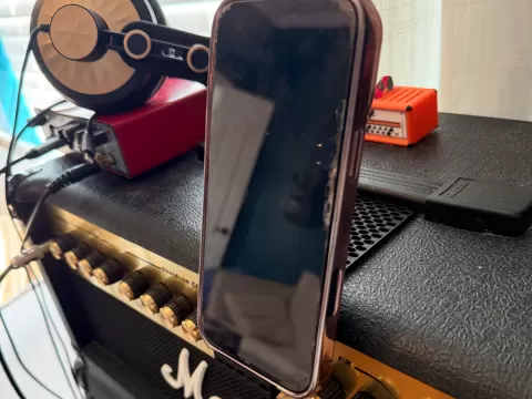 Guitar Amplifier Phone/Tablet Music Stand