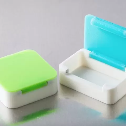 Customizable Magnetic Hinge Box by Walter Hsiao