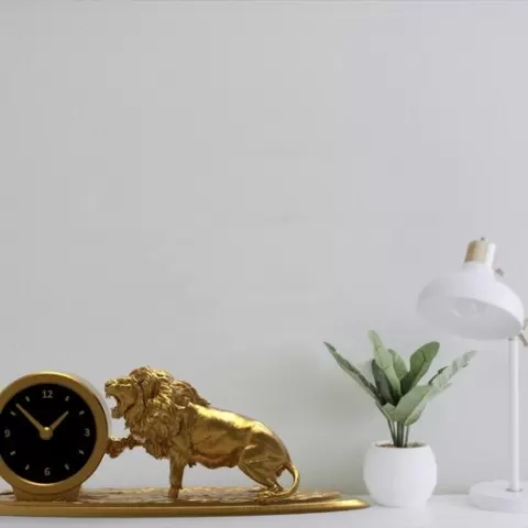 Lion desk clock