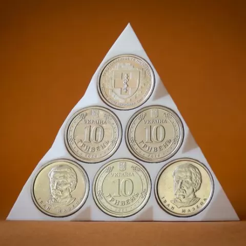 Coin Display Stand for 10 Hryvnia Collectible Coins (6 slots)