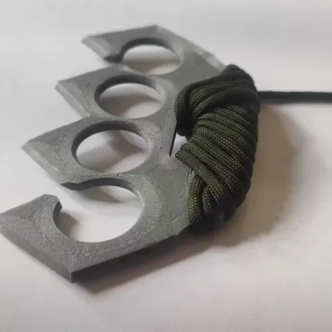 Mittens with portable clip tips