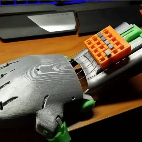 E-Nable Pin Adjustable tendons by Brian Gray