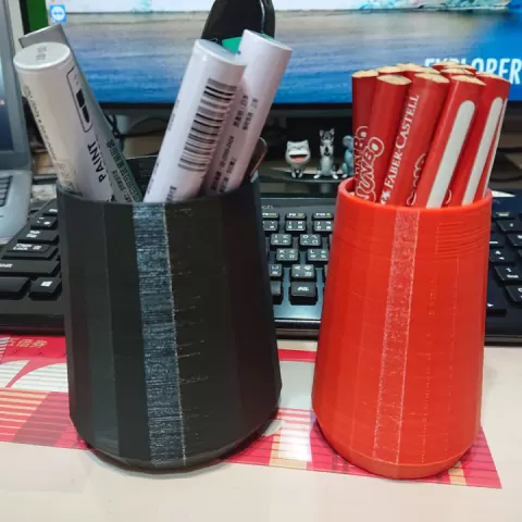 Simple pen holder by Jed