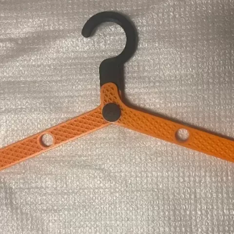 Foldable clothes hanger - Telne design