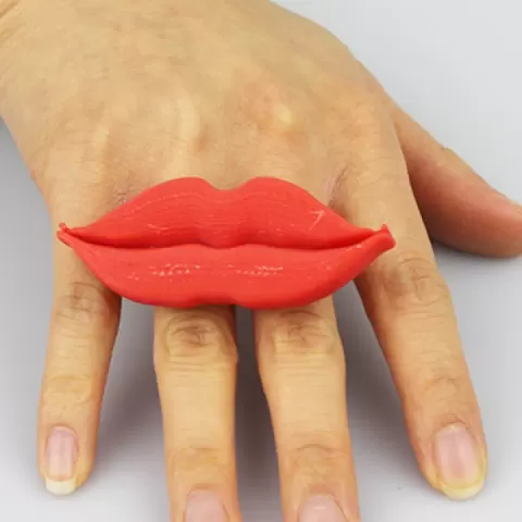 Lips ring by M Badia