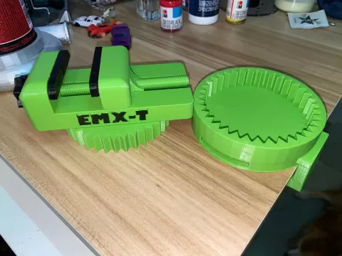 Mini desktop vise
