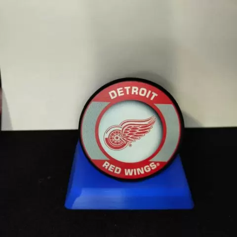 Field hockey puck base