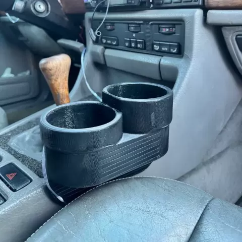 Подстаканник на BMW E34 - Millka