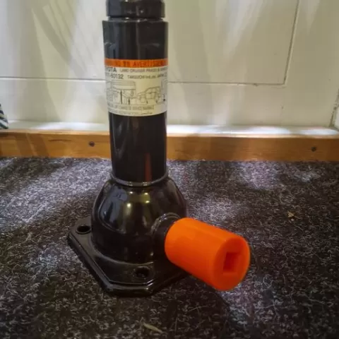 Toyota mechanical bottle jack 1/2" socket adapter