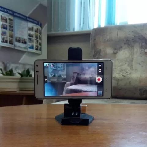 MULT smartphone tripod stand