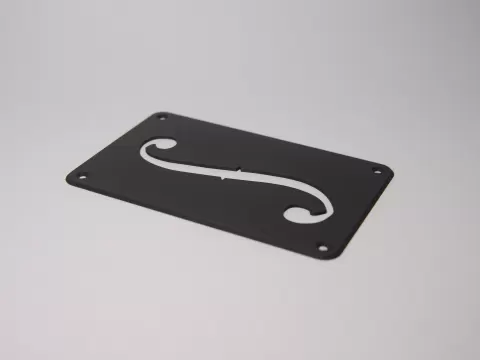 SLEEK STRAT BACKPLATE - VIOLIN F HOLE