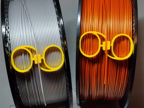 Flexible filament clip