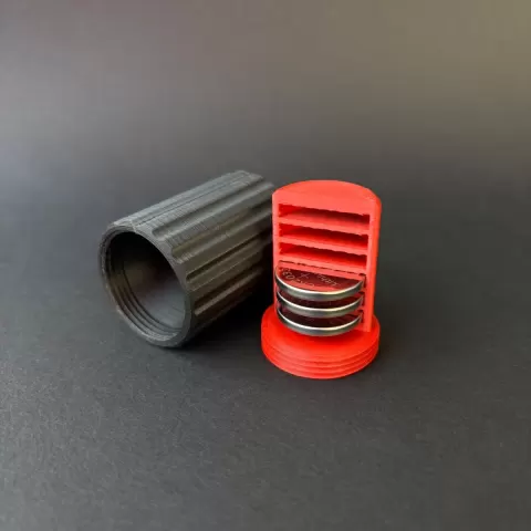 Yet another CR2032 container