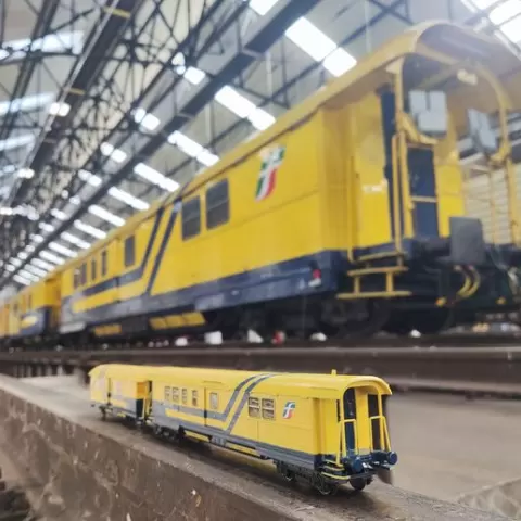 train carro soccorso type VSZ Italia Milano (senza cerrelli/ruote) (without trolleys/wheels)