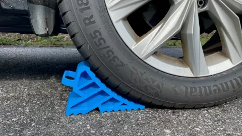KYLIE - Xtreme Strong Wheel Chock // KYLIE - Sehr stabiler Radkeil
