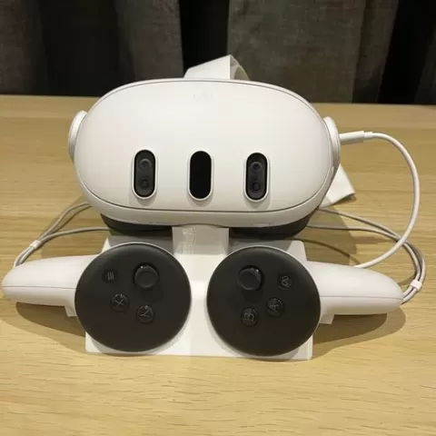 Quest 3 charging stand