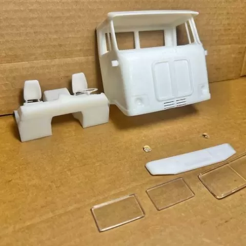 WHITE ROAD COMMANDER 2 SLEEPER - 1/32 SCALE CAB