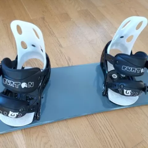 Snowboard binding shaft