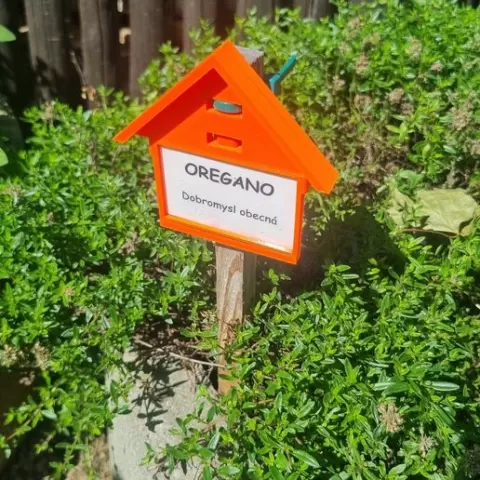 Universal garden label