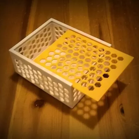 Hexagonal hole box: 100x120x55 mm